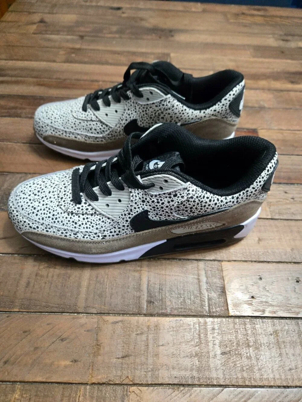 Nike Air Max 90 Premium Safari Women’s Size 7 Black White Gum EUC 443817-102